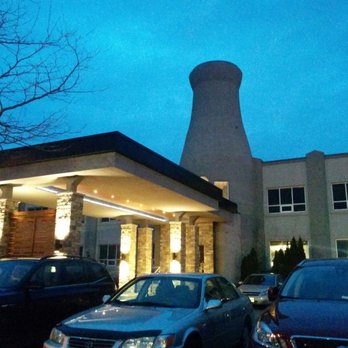 Sterling Inn and Spa - Outside front entrance - Hotels Near Me - Niagara Falls, Ontario Sterling Inn and Spa - Outside front entrance - Hotels Near Me - Niagara Falls, Ontario