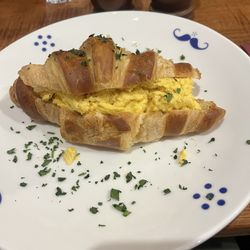Casa Tua - Scramble on croissant