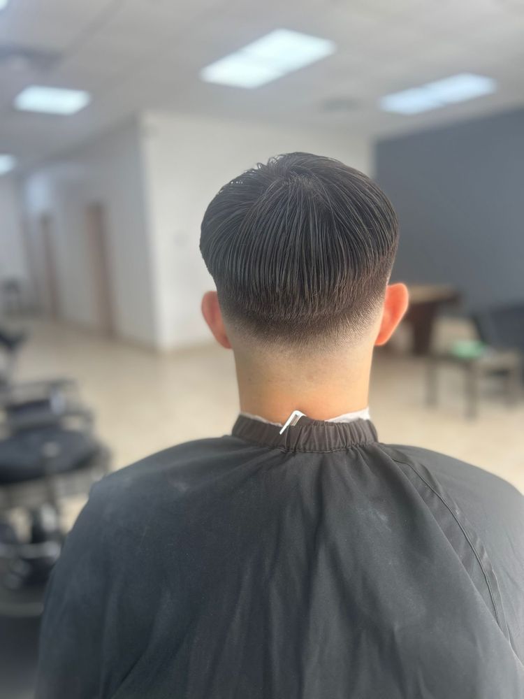 Buzzn Cuts Logo