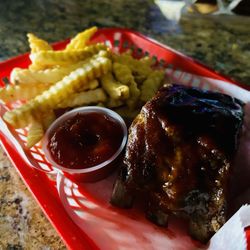 Billy's Pub Too - 1/4 rack of ribs & fries