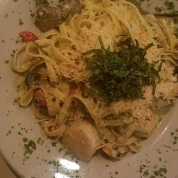 Side Door Cafe - Seafood Fettuccine - New American Near Me - Gleneden Beach, Oregon