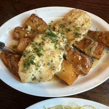 Traverso's Restaurant - Chicken vesuvio - Pizza Near Me - Naperville, Illinois Traverso's Restaurant - Chicken vesuvio - Pizza Near Me - Naperville, Illinois