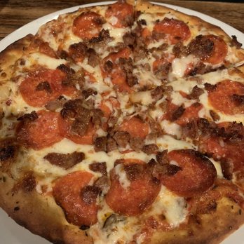 SanTan Gardens  - Italian sausage and pepperoni pizza. - Beer Tours Near Me - Chandler, Arizona