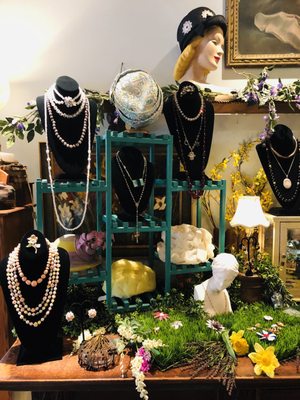 Pippin Vintage Jewelry by null