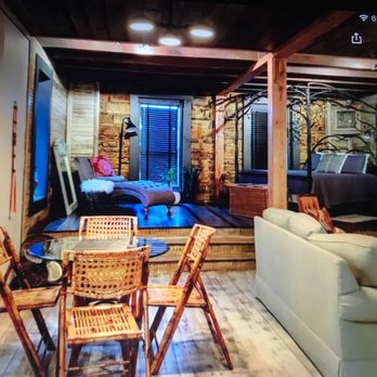 Ivy Vacations - Dining - Vacation Rental Agents Near Me - Mountain View, Arkansas Ivy Vacations - Dining - Vacation Rental Agents Near Me - Mountain View, Arkansas