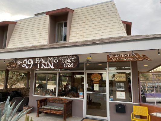 29 Palms Inn by null