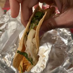 Los Bellos Portales - Chicken taco