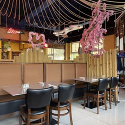 YoHo Asian Bistro - Inside dining area