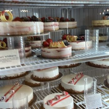 Carrara's - Cakes - Desserts Near Me - Agoura Hills, California