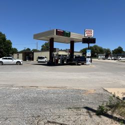 Hydro Quick Shop - Shop, gas pumps, and parking