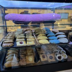 Con Azucar Cafe - More conchitas and postres
