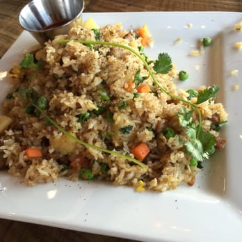 Hiccups Veo Cafe - Pineapple chicken fried rice - Asian Fusion Near Me - Carson, California Hiccups Veo Cafe - Pineapple chicken fried rice - Asian Fusion Near Me - Carson, California