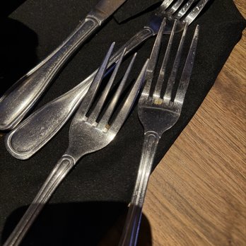 Yard House - uhhhh nasty af bru why it take 3 silverware sets to get a clean one.... - Bars Near Me - Roseville, California Yard House - uhhhh nasty af bru why it take 3 silverware sets to get a clean one.... - Bars Near Me - Roseville, California