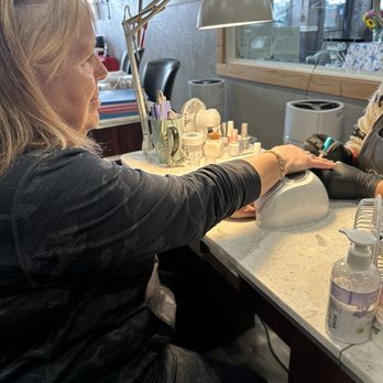 Hannahs Hair Salon - Mother in law enjoying girls day - Hair Salons Near Me - Longview, Washington Hannahs Hair Salon - Mother in law enjoying girls day - Hair Salons Near Me - Longview, Washington