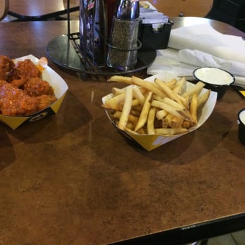 Buffalo Wild Wings - Clean it up before you bring me cold food. - Chicken Wings Near Me - El Paso, Texas