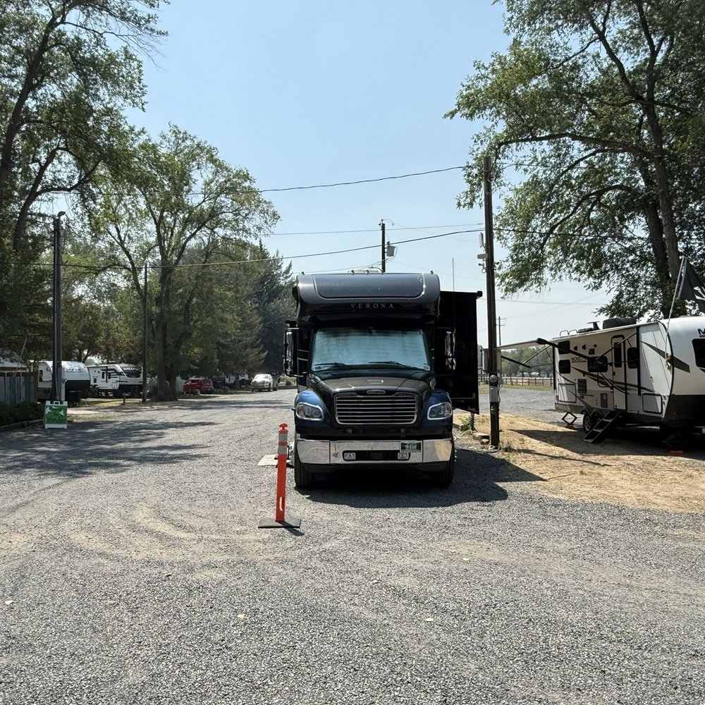 Burns Rv Park - The camper next to us and his side "patio ". We had nothing. - Campgrounds Near Me - Burns, Oregon