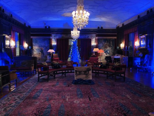 Photo of Stan Hywet Hall & Gardens - Akron, OH, US. Inside Seiberling Mansion (decorated for Christmas)