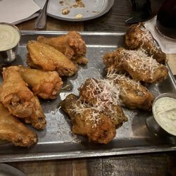 Maple heat and caccio Pepe 2 Lb Wings Half/Half 14 Wings / 2 Lb ailes moitié/moitié 14 ailes