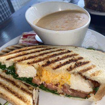 Le Peep - Buffalo chicken pant with spinach and lobster soup - Breakfast & Brunch Near Me - Edison, New Jersey Le Peep - Buffalo chicken pant with spinach and lobster soup - Breakfast & Brunch Near Me - Edison, New Jersey