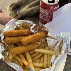 Yummy Yummy & Grill - Mozzarella sticks and fries with soda