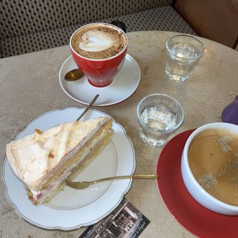 Cafe Rommel - Stachelbeerbisée Kuchen, Kaffee crema, und Cappuccino - Cafes Near Me - Erfurt, TH Cafe Rommel - Stachelbeerbisée Kuchen, Kaffee crema, und Cappuccino - Cafes Near Me - Erfurt, TH