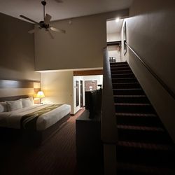 Quality Inn Near Rocky Mountain National Park - 2 story suite: Room 222