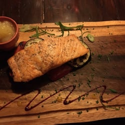 Het Wapen Van Leeuwarden - Salmon on a bed of grilled vegetables. Mjammie