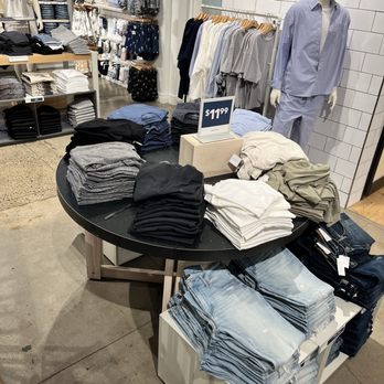 American Eagle Outfitters - Women's Clothing Near Me - New York, New York American Eagle Outfitters - Women's Clothing Near Me - New York, New York