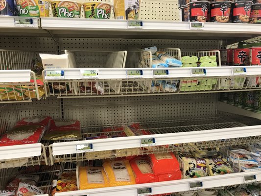 tinker commissary hours