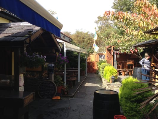 Danno's Restaurant & Bar by null