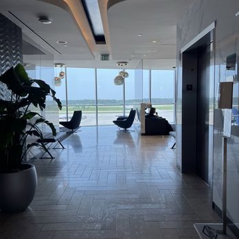 United Polaris Lounge - View of the tarmac - Airport Lounges Near Me - Houston, Texas