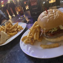 Walnut Grove Pub - Clubhouse & Bacon mushroom burger