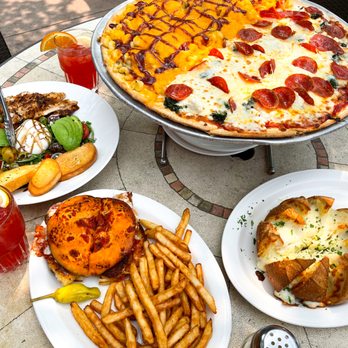 Moretti's Ristorante and Pizzeria - Burrata Salad, Pizza, Cheesy Pull Apart Bread, Chicken Park Sandwich - @SiblingsThatEat - Italian Near Me - Chicago, Illinois