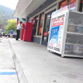 7-Eleven - Side view of 7-eleven entrance - Convenience Stores Near Me - Crestline, California