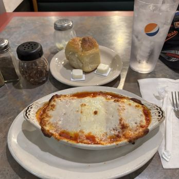 Baris Pasta & Pizza - 1x pasta sampler, 1x water - Pizza Near Me - Pflugerville, Texas