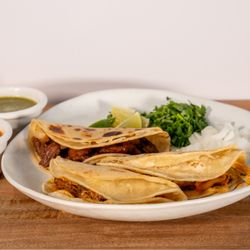 Pupuseria Lilian - Taco de Fajita, Pollo, y Barbacoa