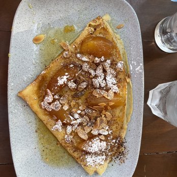 Café Antoinette - Apple cinnamon crepes - Cafeteria Near Me - Playa del Carmen, ROO