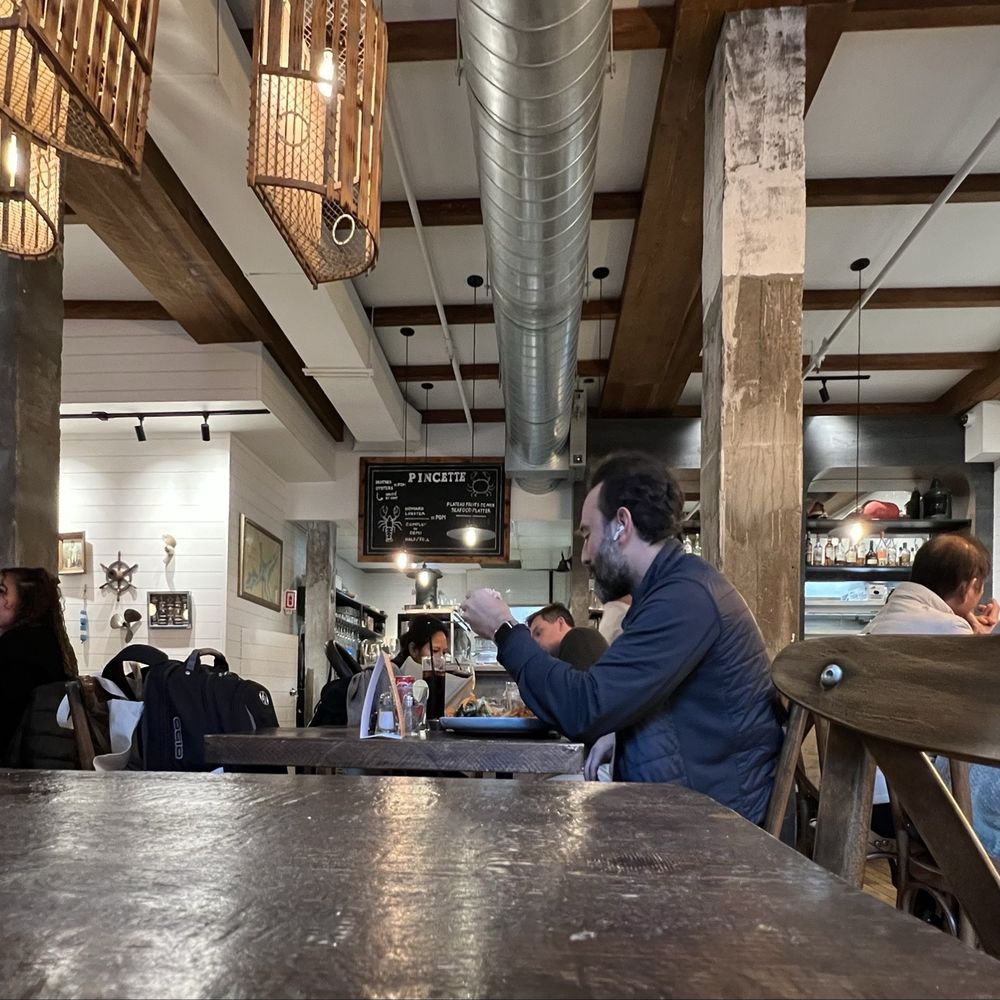 Pincette - Dining area - Seafood Near Me - Montreal, Quebec Pincette - Dining area - Seafood Near Me - Montreal, Quebec