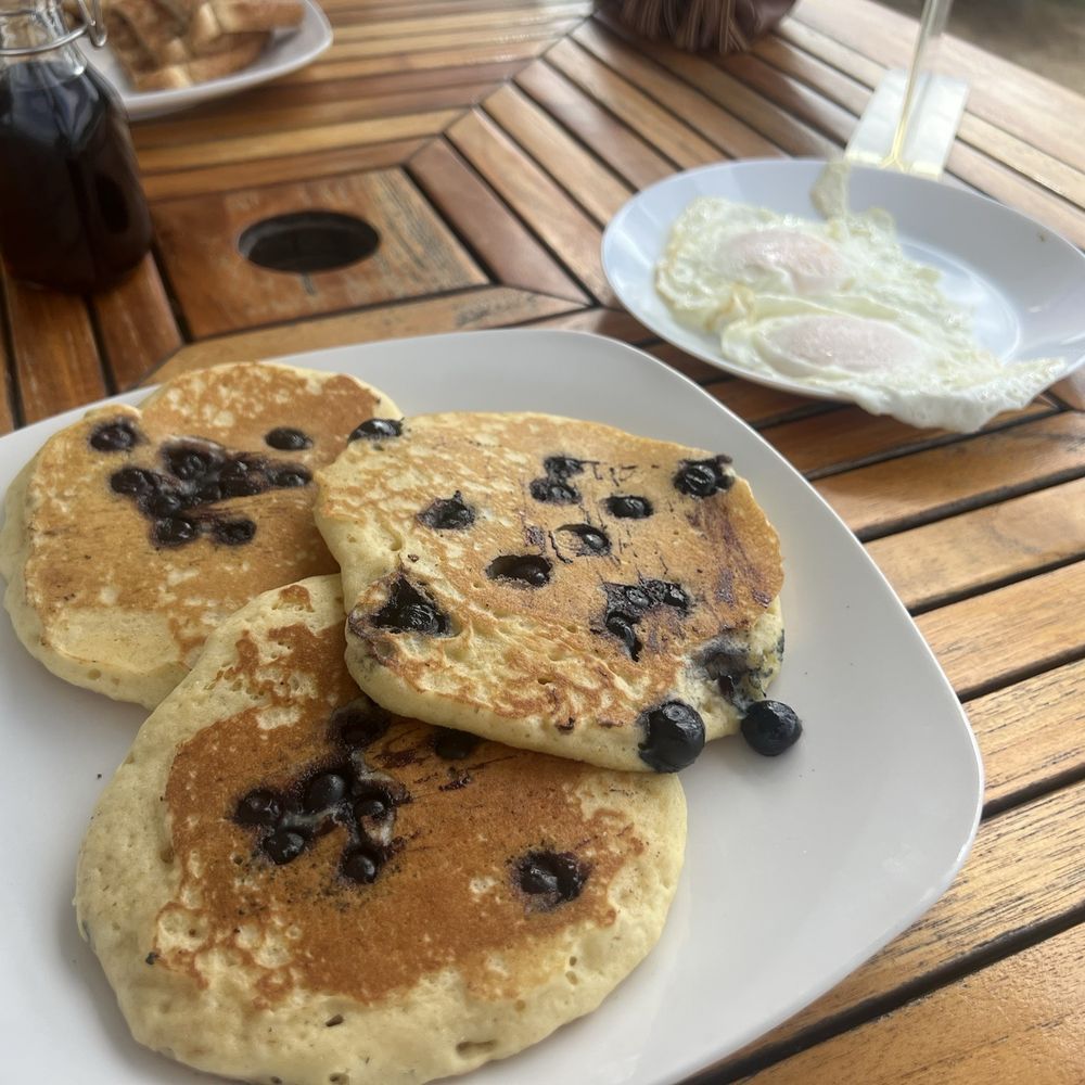 Seabreeze Inn - Blueberry Pancakes 2 Eggs Over Easy French Toast - Hotels Near Me - Middletown, Rhode Island Seabreeze Inn - Blueberry Pancakes 2 Eggs Over Easy French Toast - Hotels Near Me - Middletown, Rhode Island