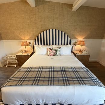 Le Petit Pali - King Bed - Hotels Near Me - Laguna Beach, California Le Petit Pali - King Bed - Hotels Near Me - Laguna Beach, California