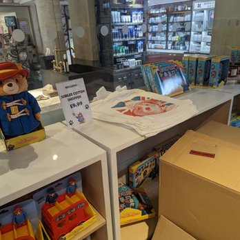 Paddington Bear Stand - Gift Shops Near Me - London, XGL Paddington Bear Stand - Gift Shops Near Me - London, XGL
