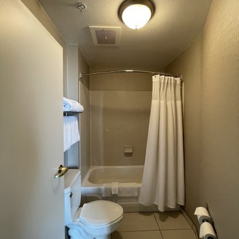 SpringHill Suites by Marriott Phoenix Downtown - Bathroom - Hotels Near Me - Phoenix, Arizona SpringHill Suites by Marriott Phoenix Downtown - Bathroom - Hotels Near Me - Phoenix, Arizona