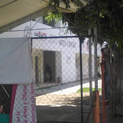 Escuela de Artes y Oficios DIF - Entrada sobre calle Vicente Guerrero.