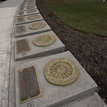 St Armands Circle - Shopping Centers Near Me - Sarasota, Florida