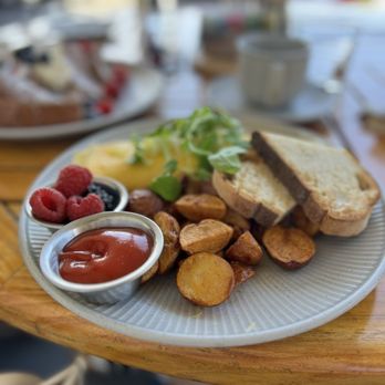 Sula - Cocktail Bars Near Me - Sausalito, California