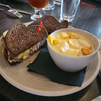 Jukes Ale Works - Boiler Melt Burger with Beer Cheese Soup - Breweries Near Me - Elkhorn, Nebraska Jukes Ale Works - Boiler Melt Burger with Beer Cheese Soup - Breweries Near Me - Elkhorn, Nebraska
