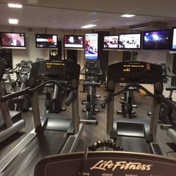 Basic-Fit Mechelen Schalienhoevedreef 24/7 - Kleine cardio ruimte.