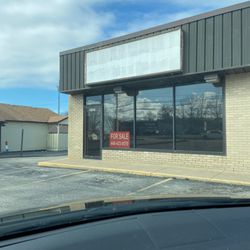 Bonnie Lynn Donuts - Well...doesn't look like we are getting donuts here today.