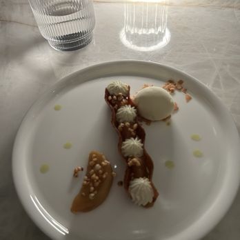 Le Jardinier - Apricot with goat cheese and apple ice cream - French Near Me - Houston, Texas Le Jardinier - Apricot with goat cheese and apple ice cream - French Near Me - Houston, Texas