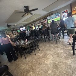 Louie’s Bar and Bites